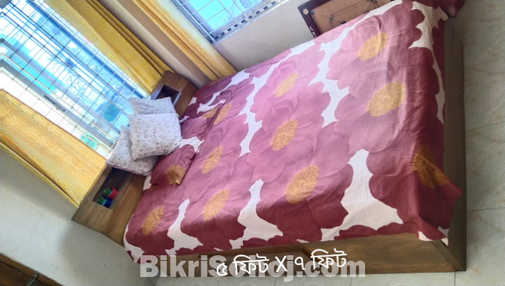 ৫ ফিট x ৭  ফিট একটি খাট খাট বিক্রি করা হবে।